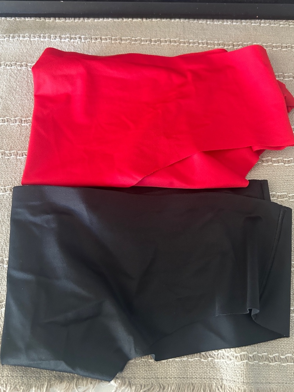 Lululemon Women’s Red and Black thong bundle - XL